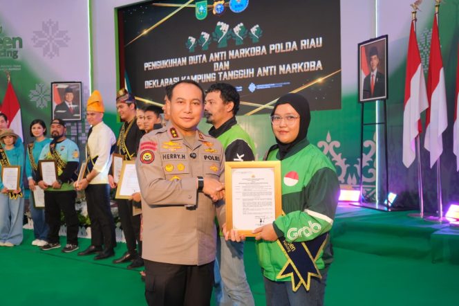 
					Polda Riau Kukuhkan 23 Duta Anti Narkoba, Kapolda: Panipaha