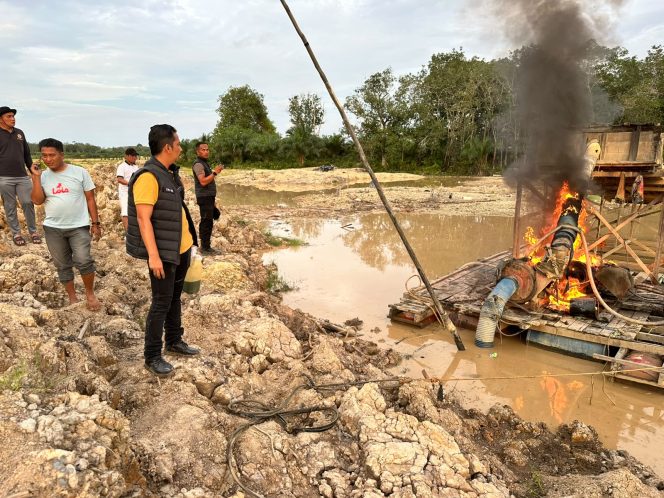 
					Polsek Benai Tertibkan Dugaan Aktivitas PETI di Desa Gunung Kesiangan, Dua Rakit Dimusnahkan